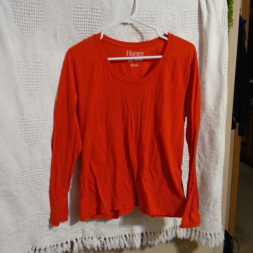 Women's Hanes vneck long sleeve shirt